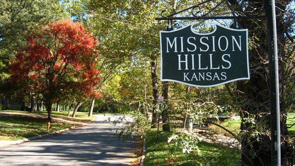 Mission Hills entry sign