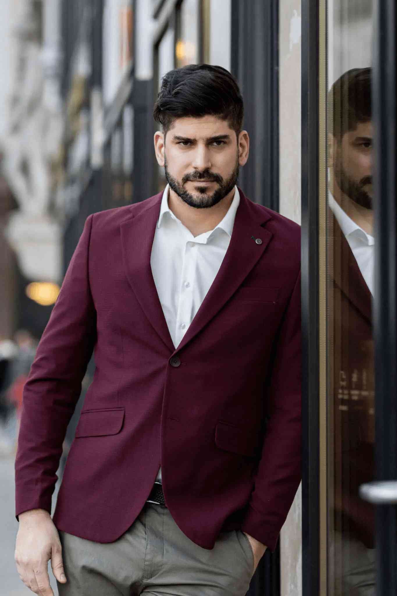 Férfi sportzakóban