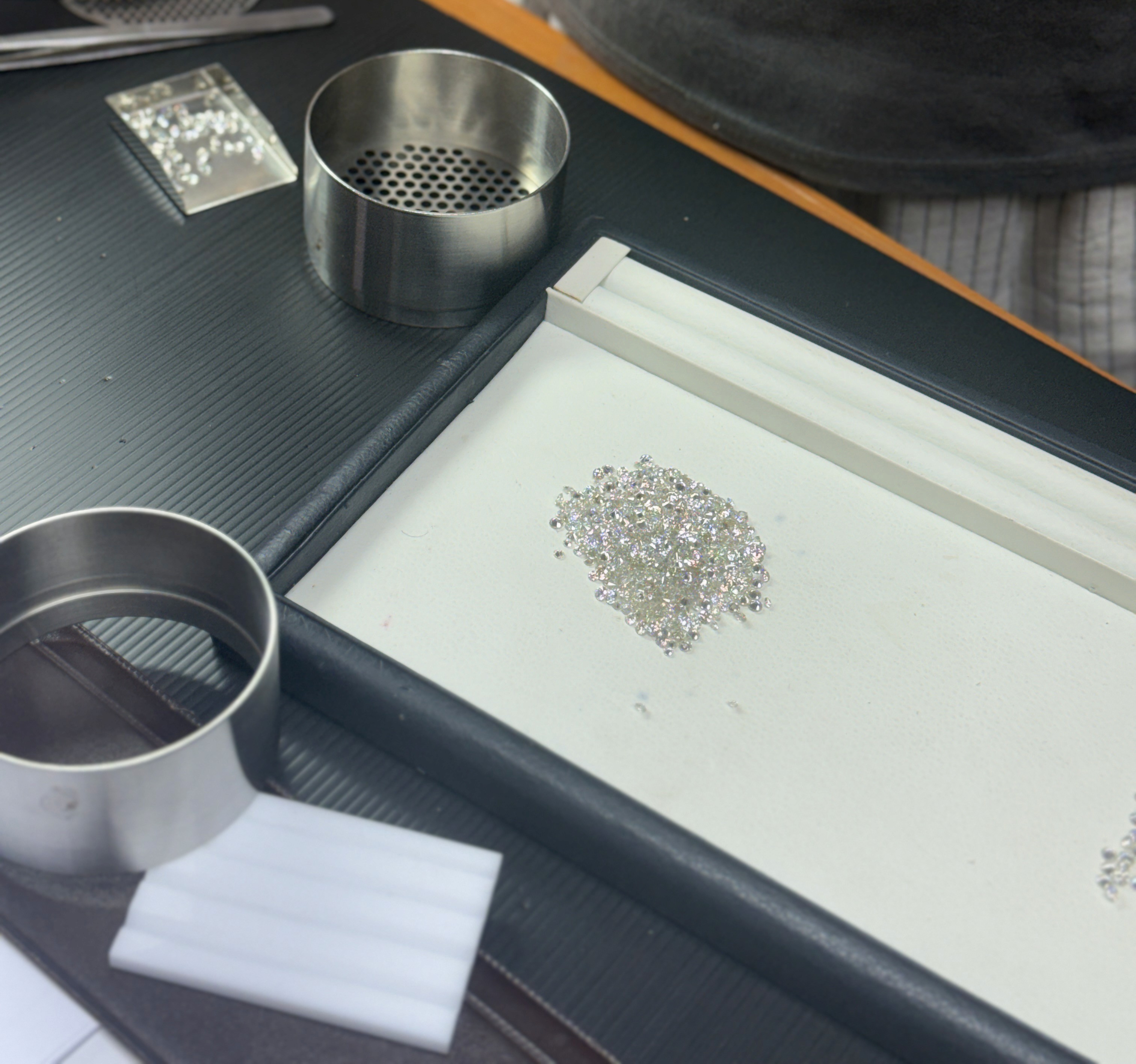 Wholesale lab-grown diamond parcels and certificates for B2B trade buyers in Bangkok.
