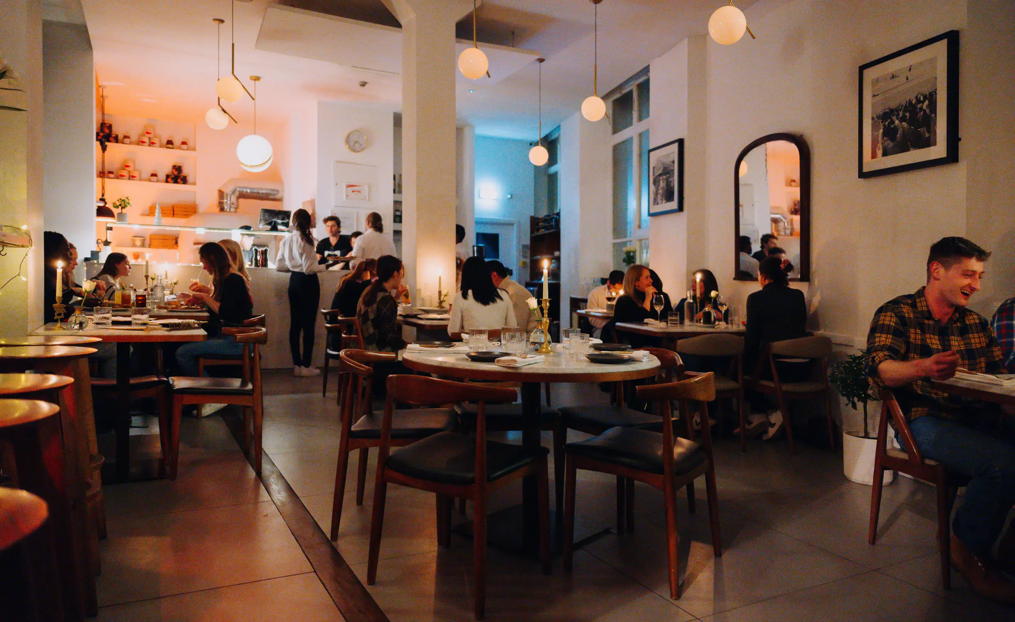 Warm, modern dining room at ‘O Ver Borough, a popular Italian restaurant near Tower Bridge.