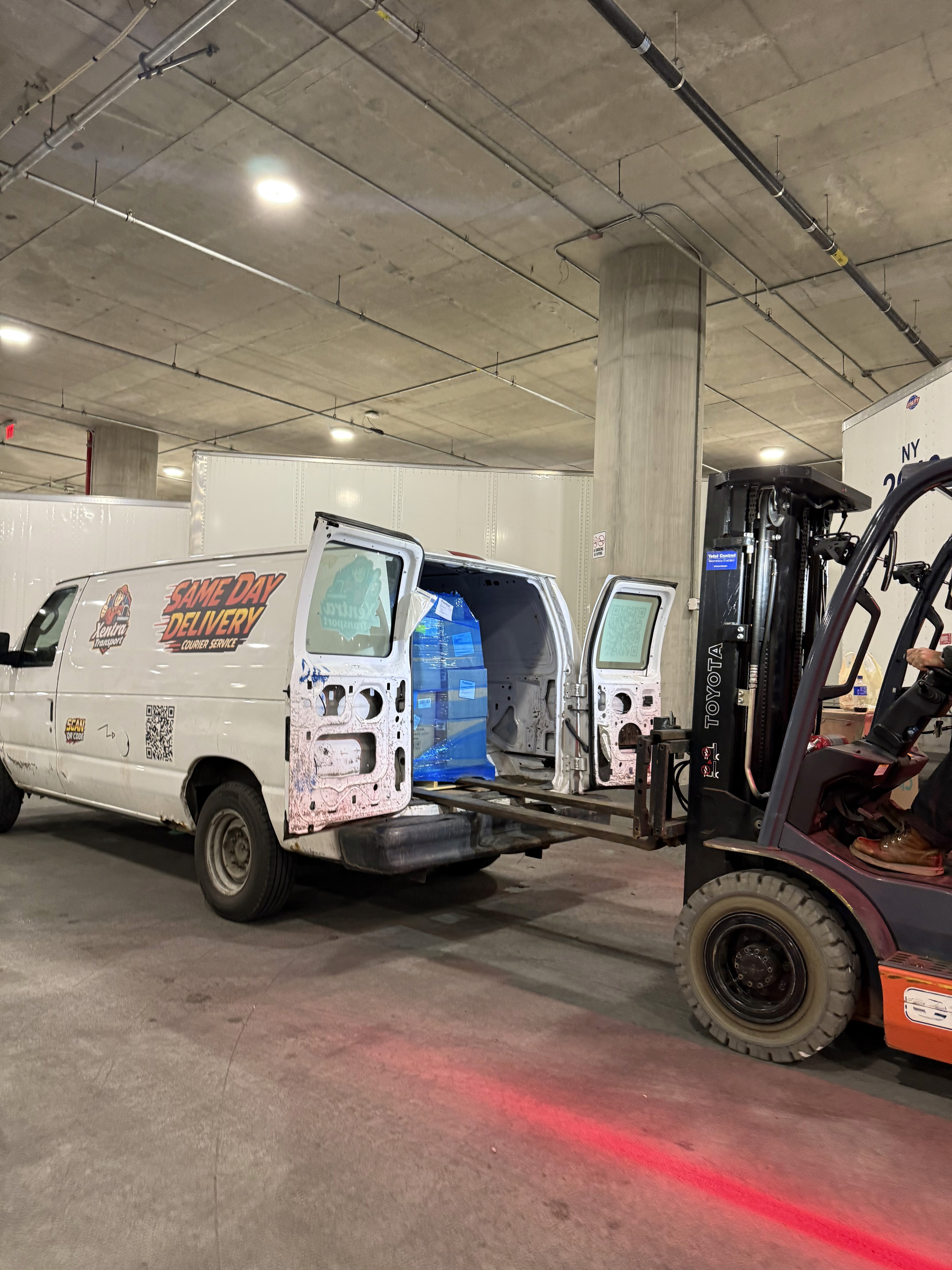 Courier delivering items fast in nyc