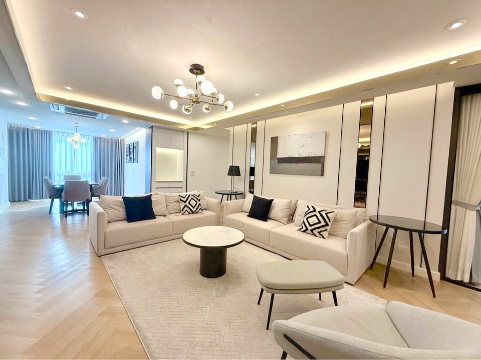 Sukhumvit 24 3-Bedroom Pet-Friendly Residence Phrom Phong 1