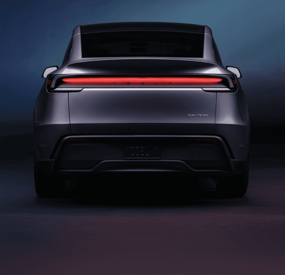 Our single, cross-car lamp is the first indirect reflective body panel taillight of its kind.