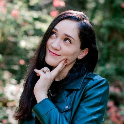 Author Dayana Mayfield