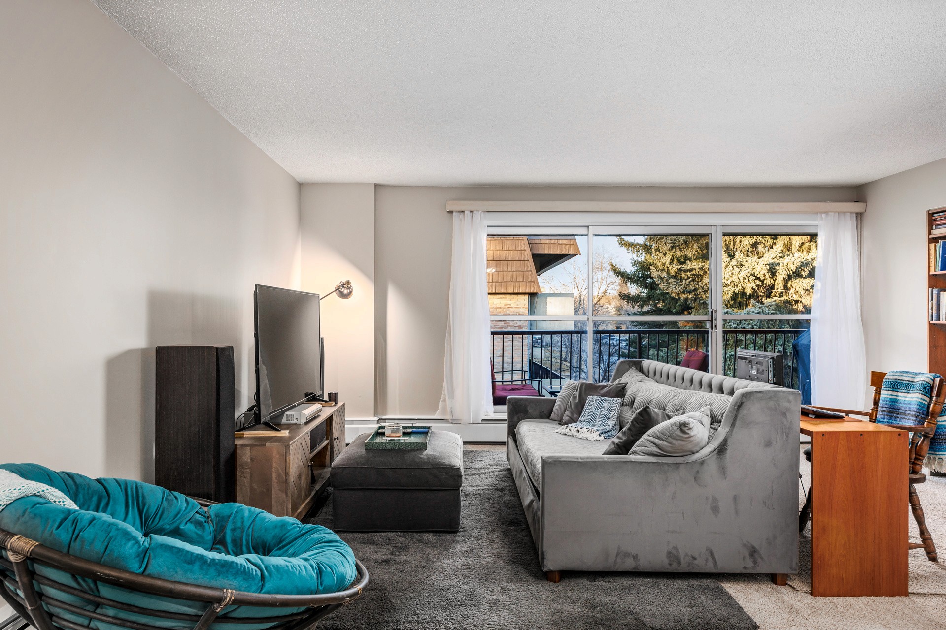 Hero image featuring the app on a phone device