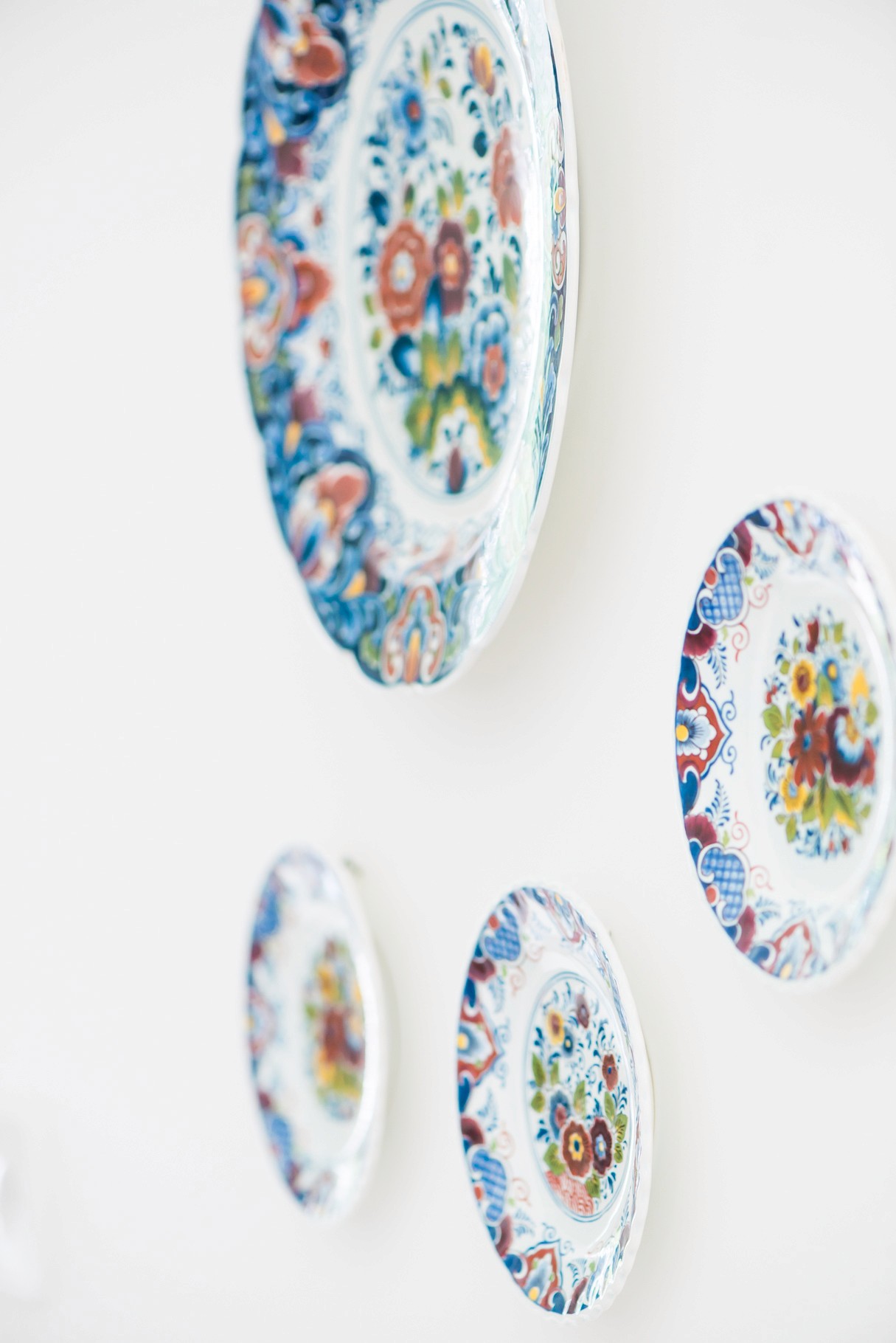 vintage borden aan de muur