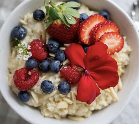 Yumi Poridge bowl with fruit