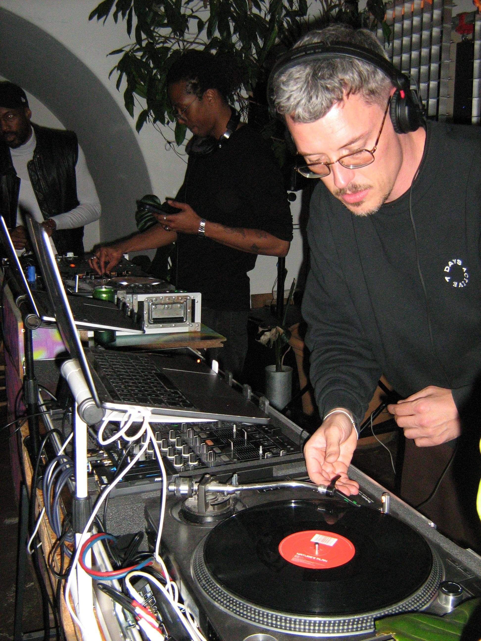 Sheeb – DJ på Cafe Bopa