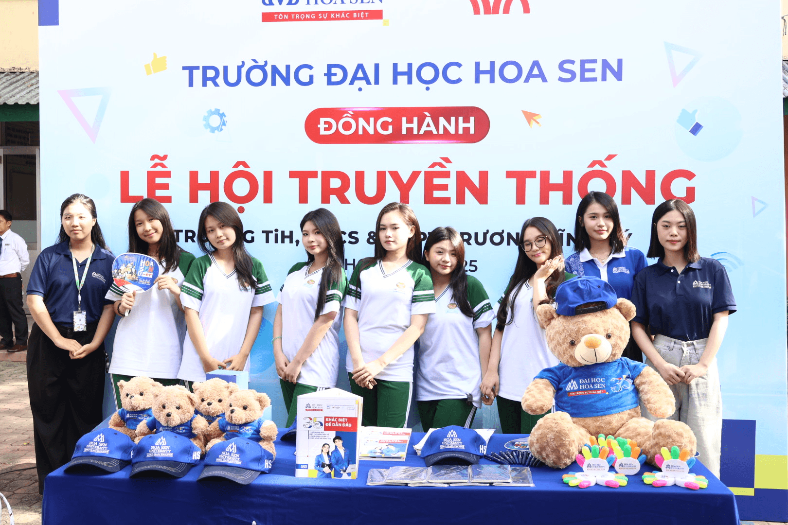 HSU mang trải nghiệm công nghệ hiện đại đến Lễ hội truyền thống Trương Vĩnh Ký