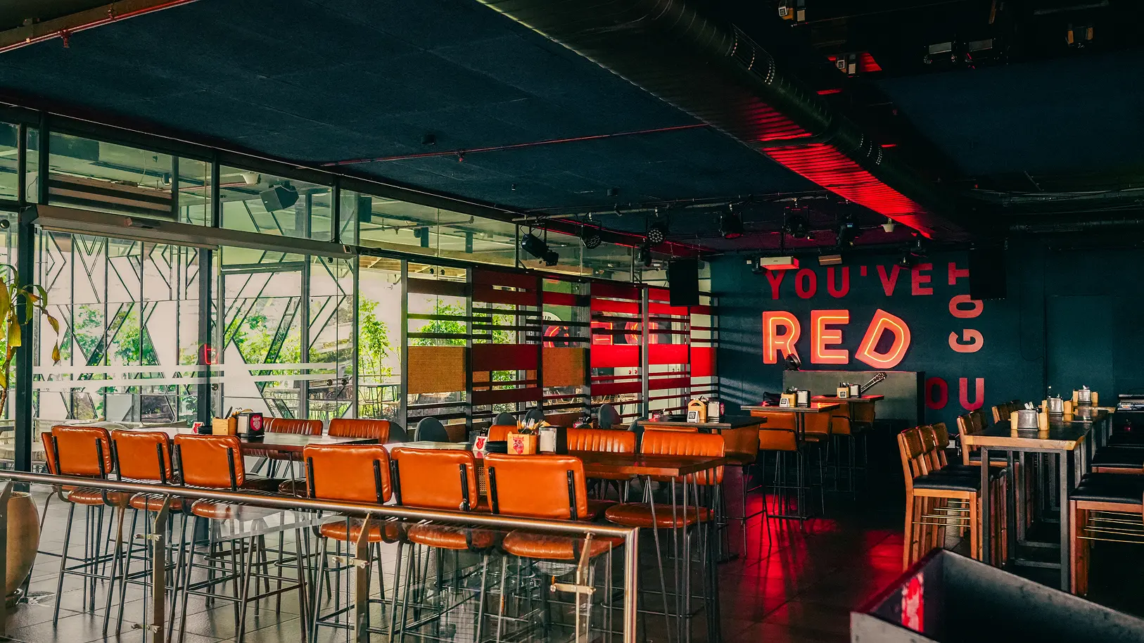 red-rhino-brewery-bar-seating