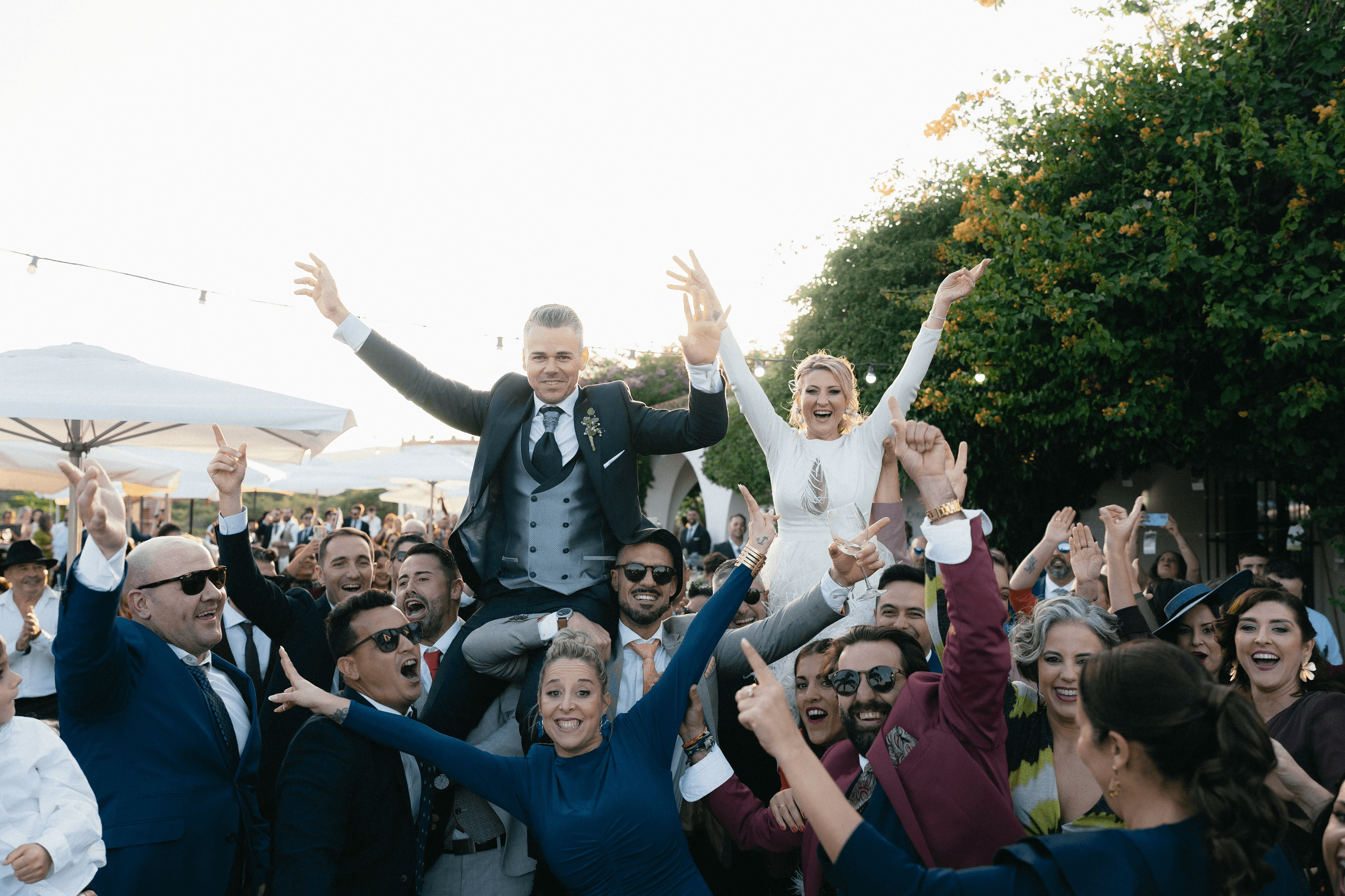 Novio con pistola de humo y led