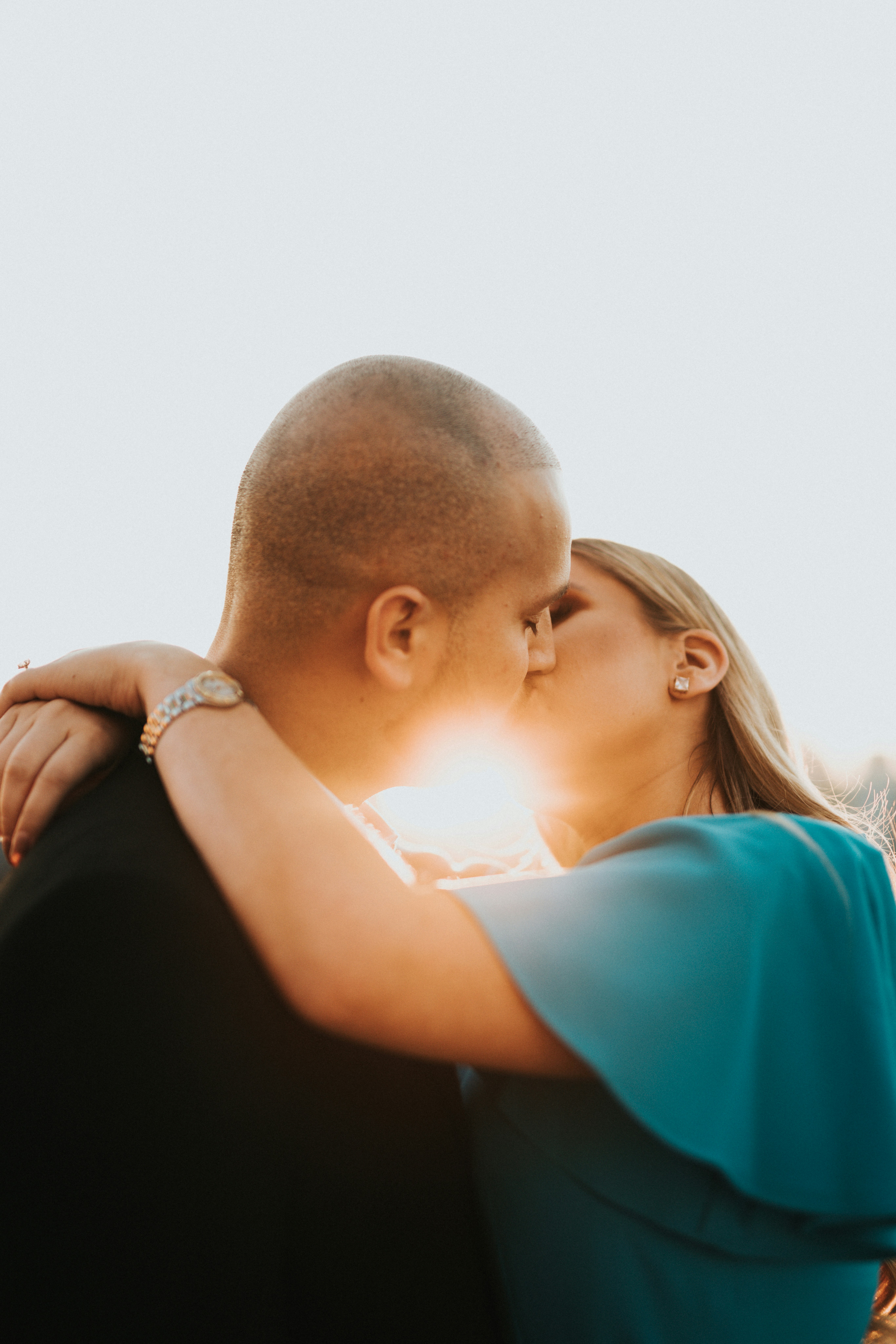 couple kissing