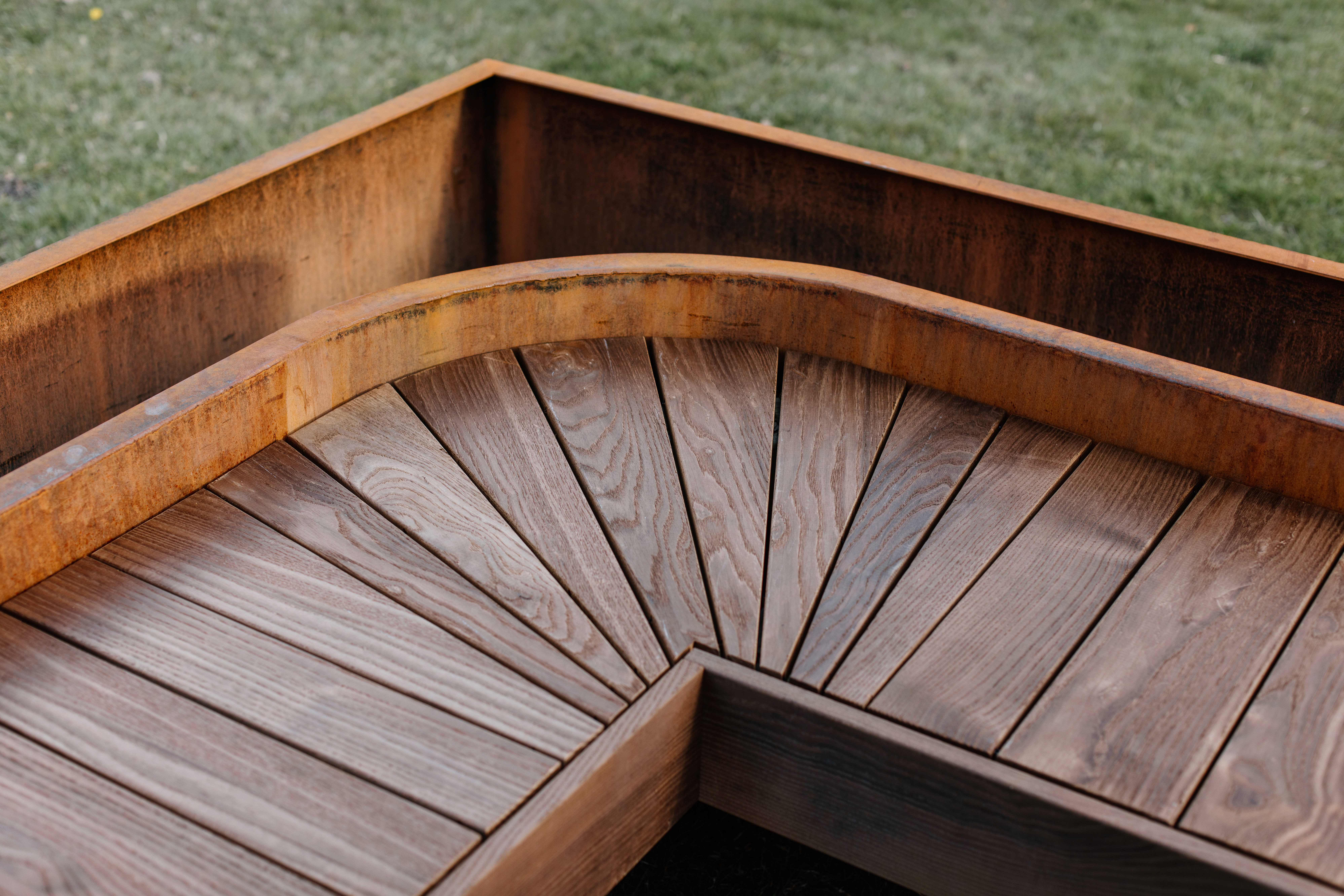 Corner bench seating