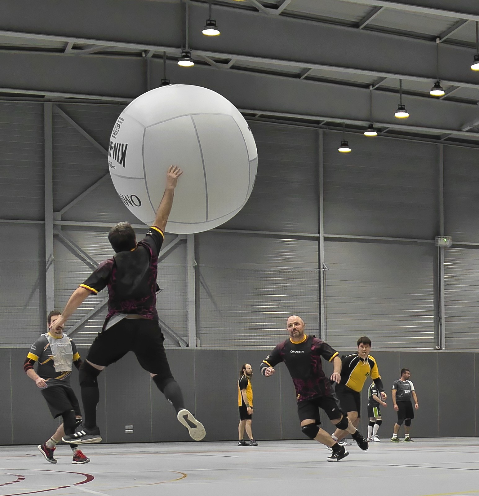 Interception d'un ballon de Kin-Ball en match