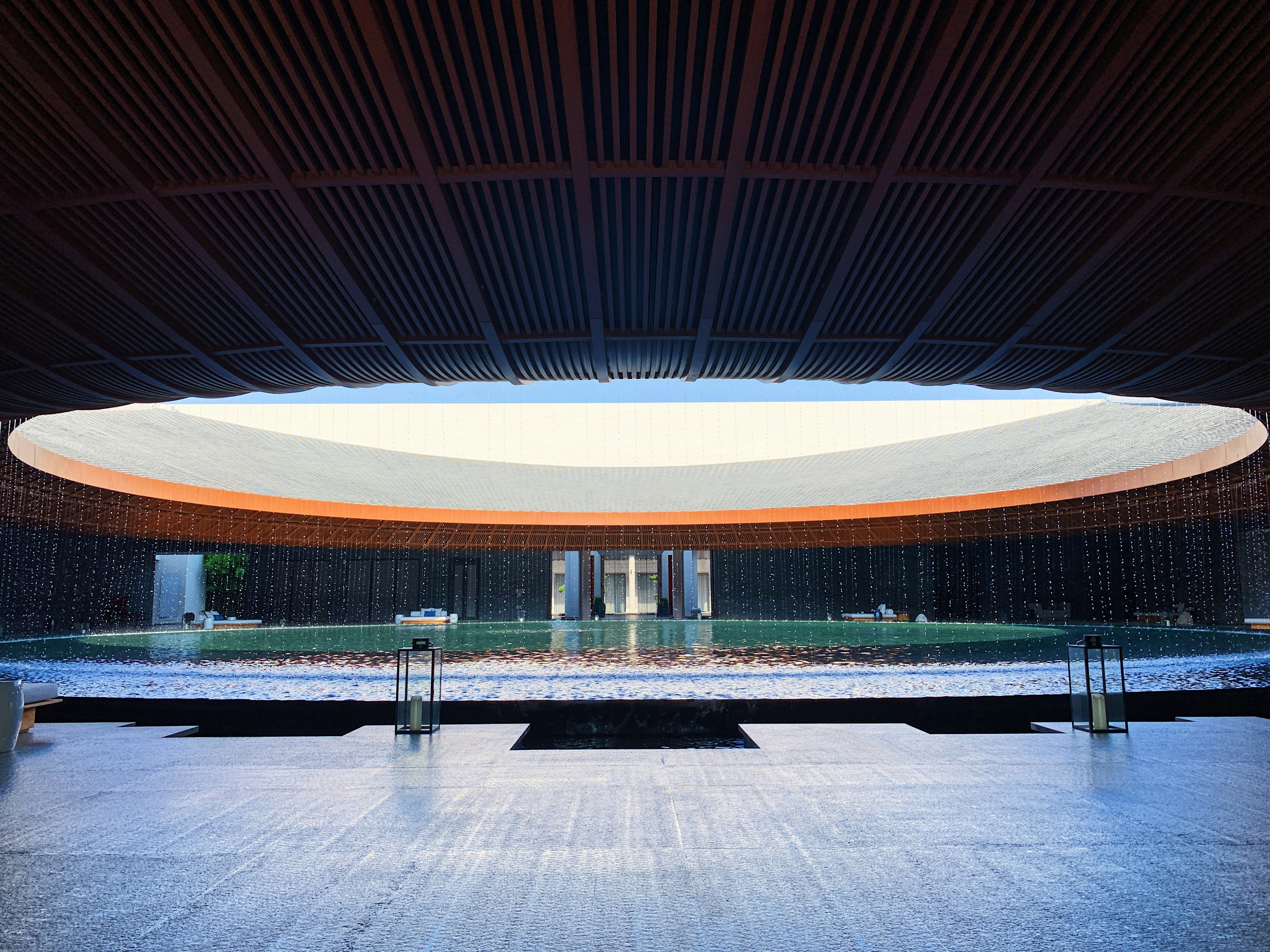 Minimalist circular structure
