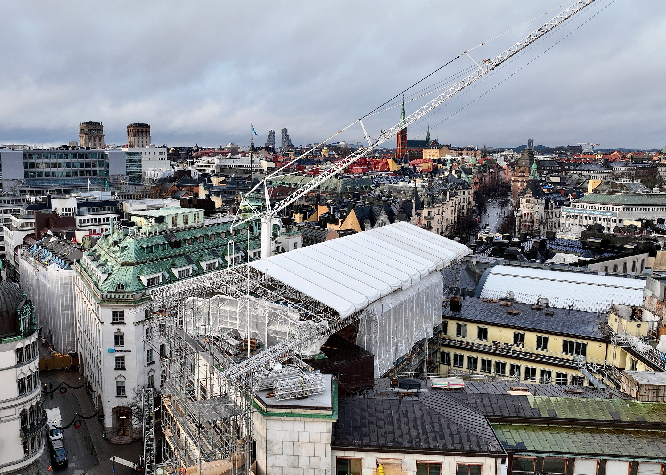 Byggnadsställning i Stureplan