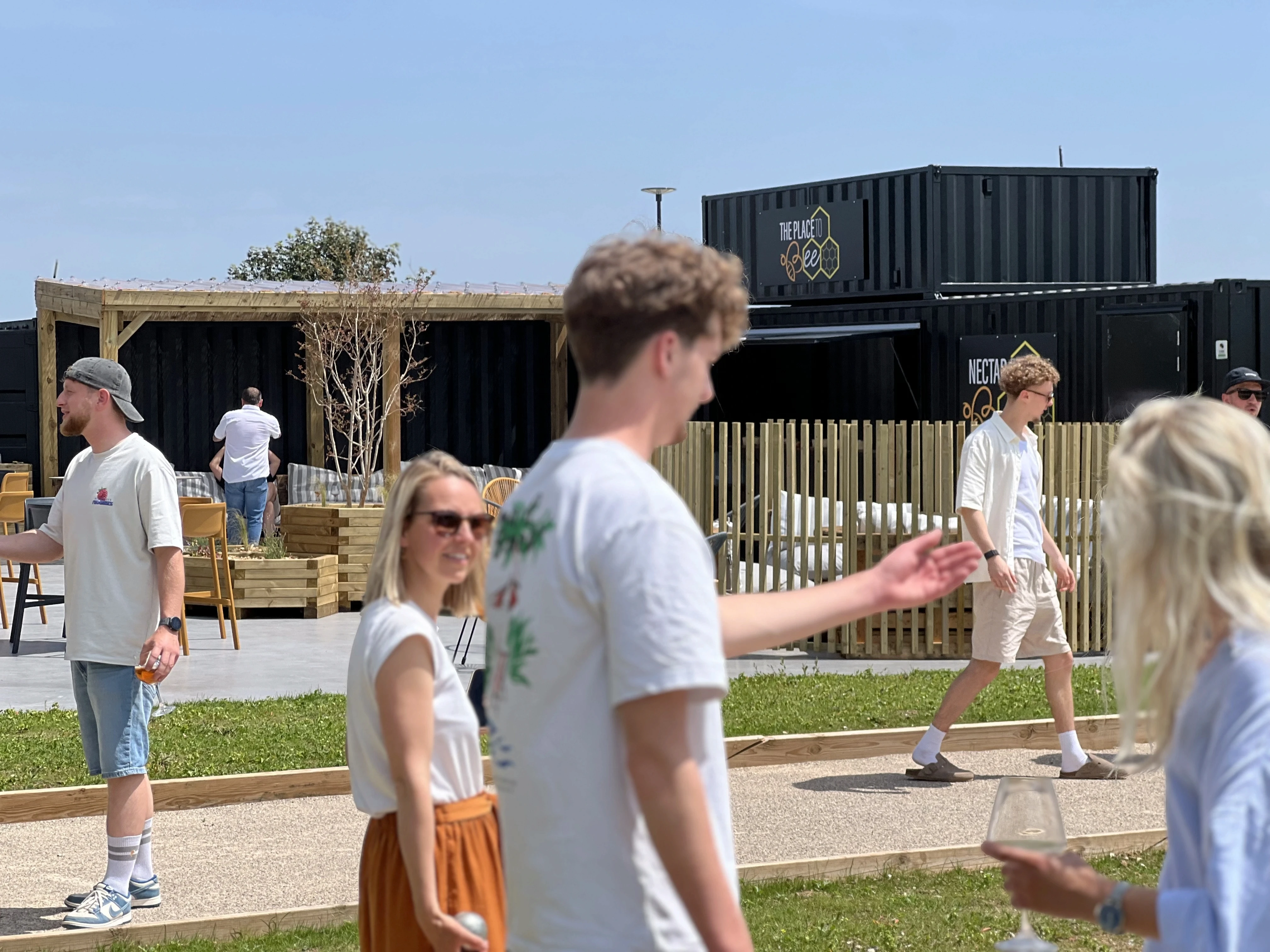 pétanque à the place to bee