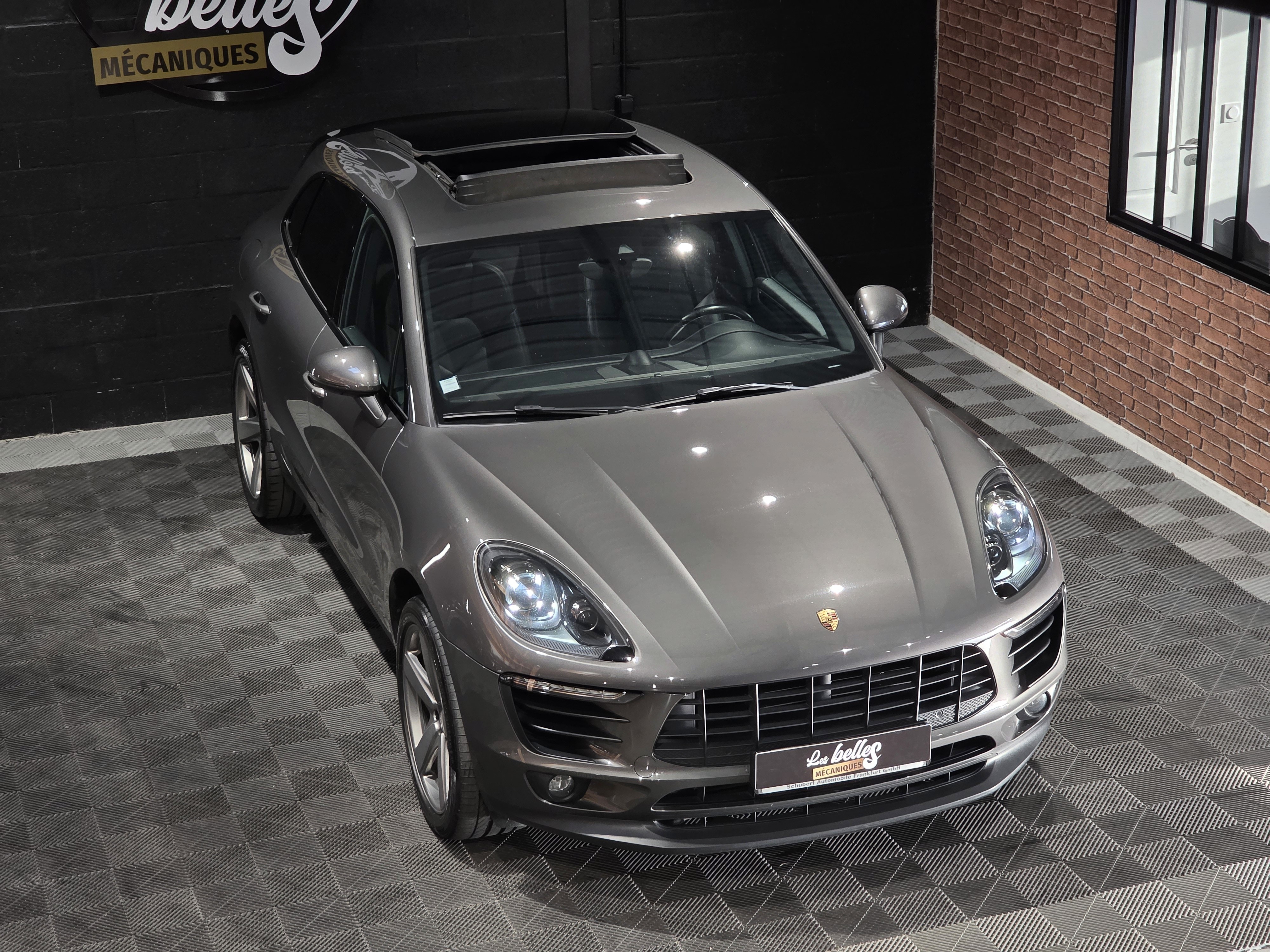 PORSCHE Macan S Diesel AchatGrau Jantes 21 pouces Sport Classic AchatGrau vue de face en hauteur