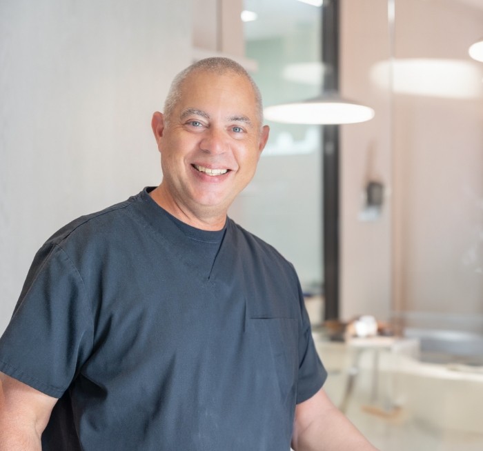 Dr. Miguel Casañas