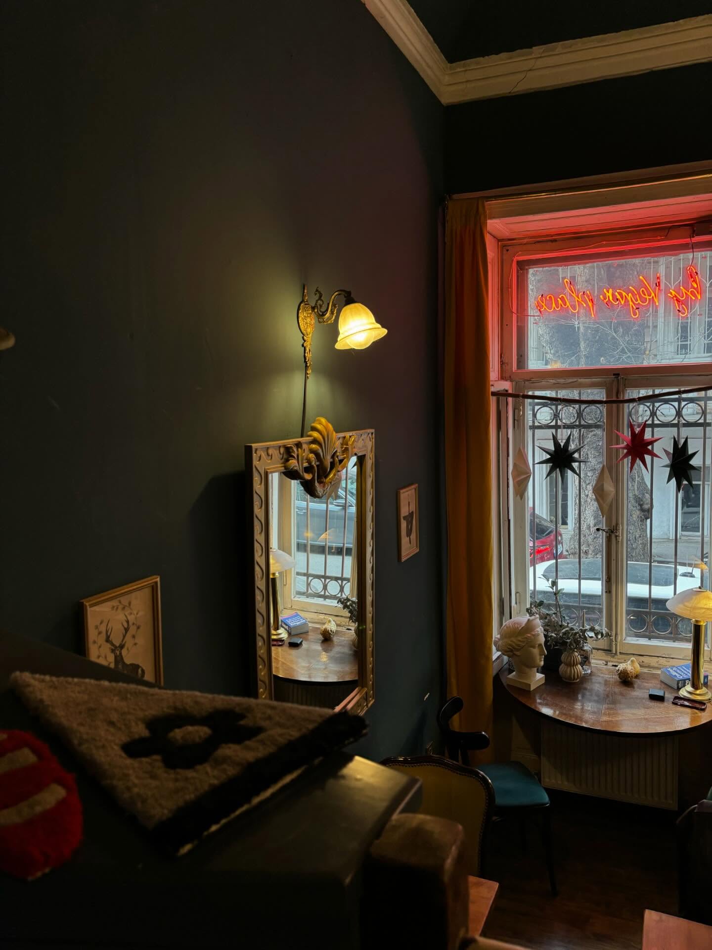 Shavi coffee and pastry