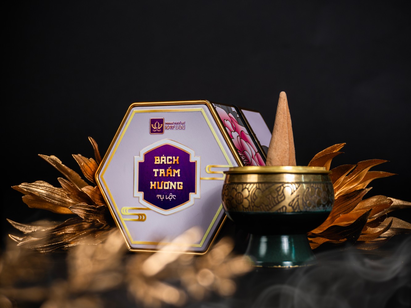 Bách trầm hương trắng