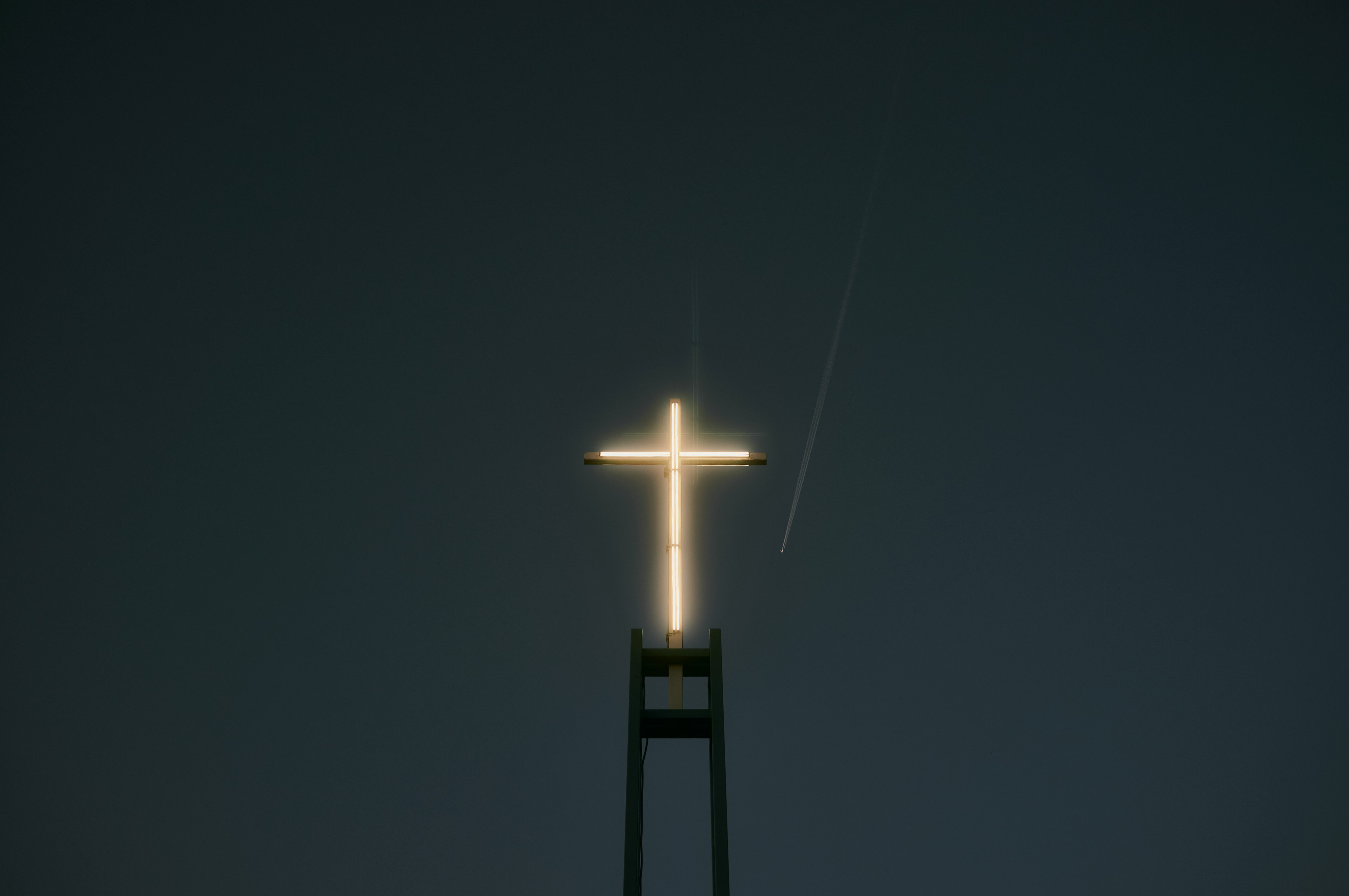 white light bulb turned on during nighttime