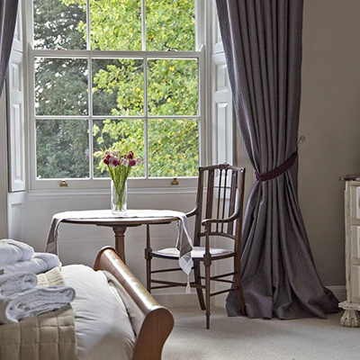 The hotel and accomodation for the hartingtons heritage tours tour of Derbyshire, Dalry House bedroom
