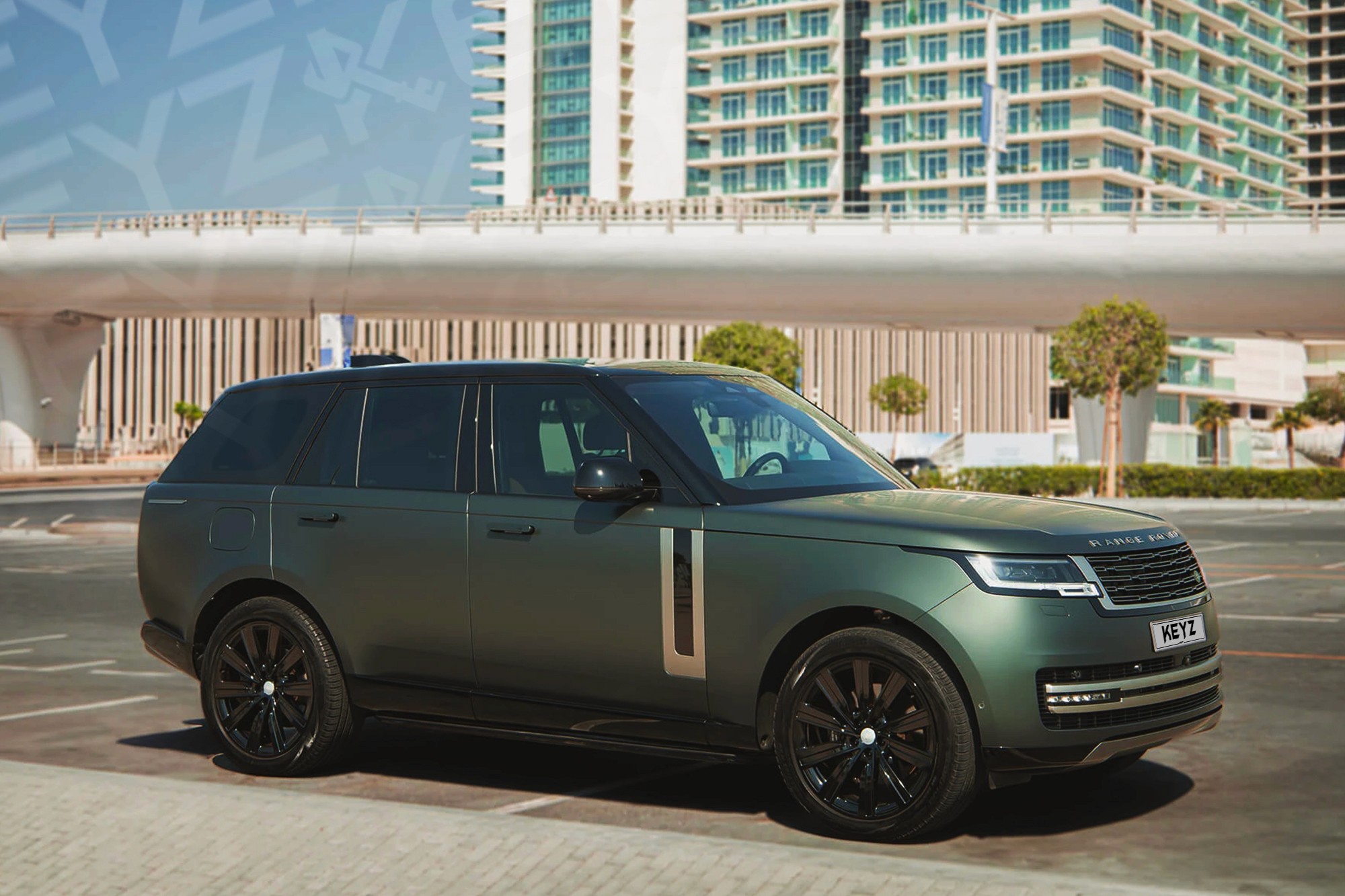 Vue extérieure Range Rover HSE Vert – Location SUV à Dubaï | Keyz Rent