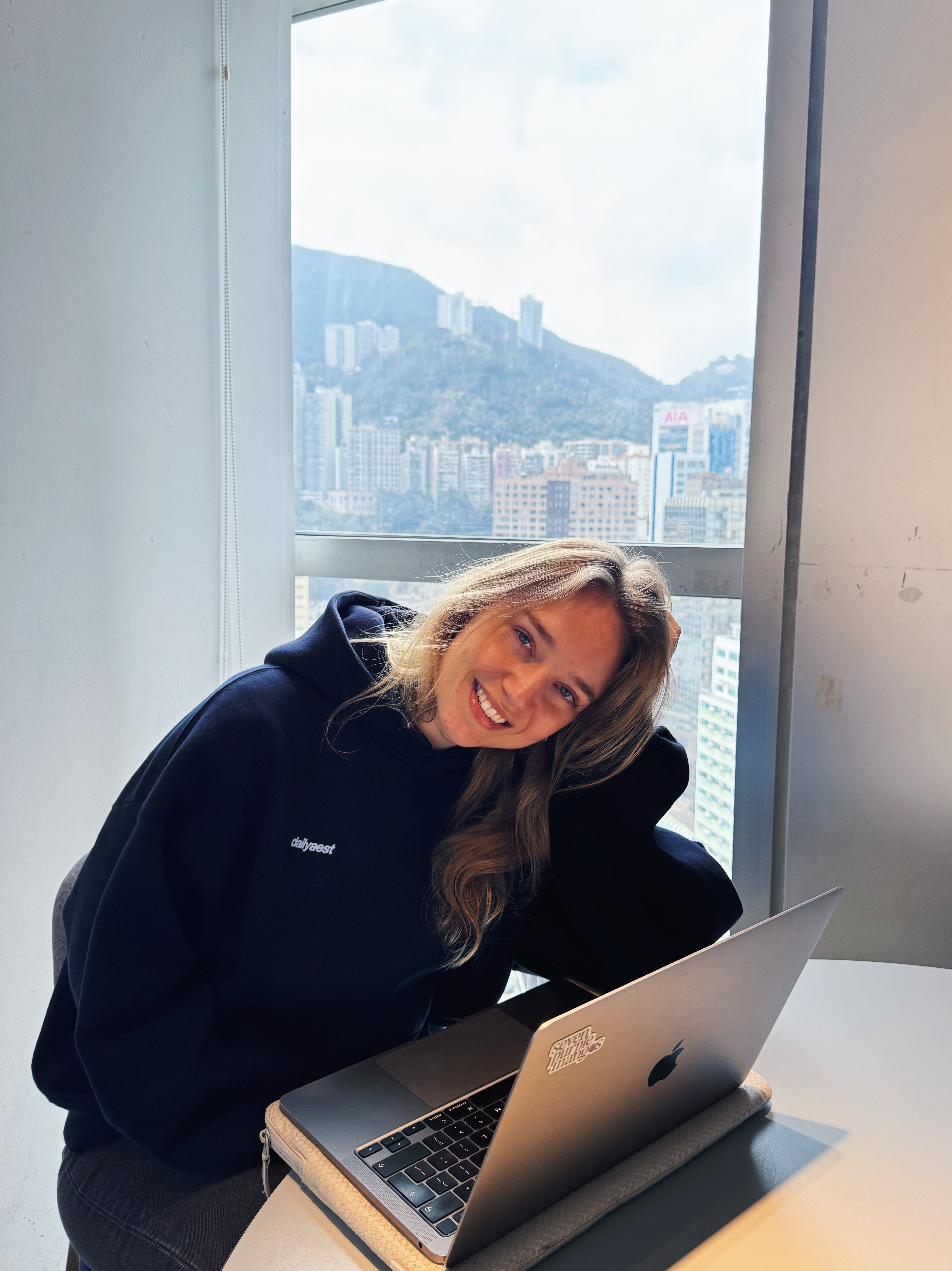 booking cheap flights to travel the world