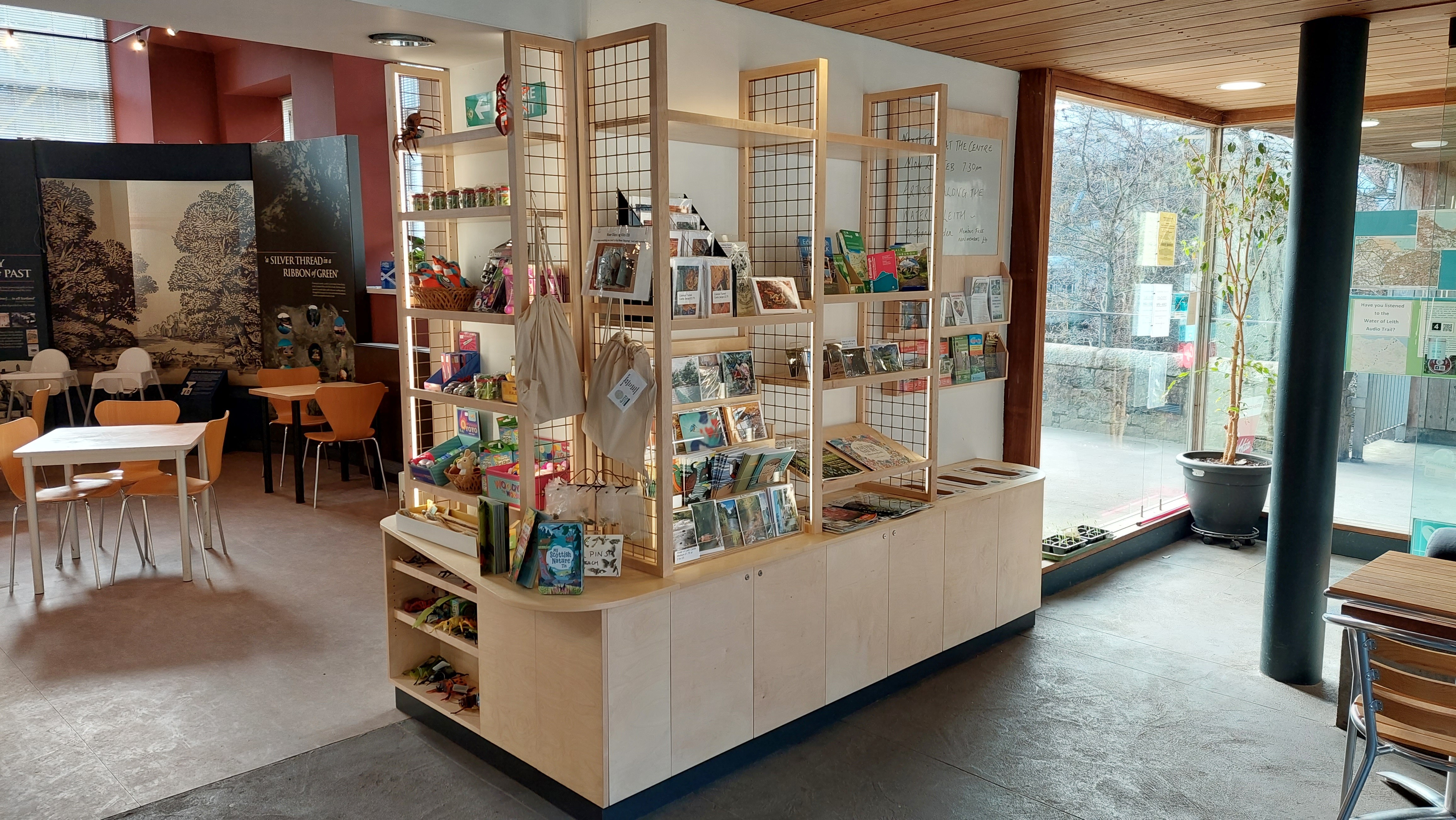 Retail & interior design gift shop display unit