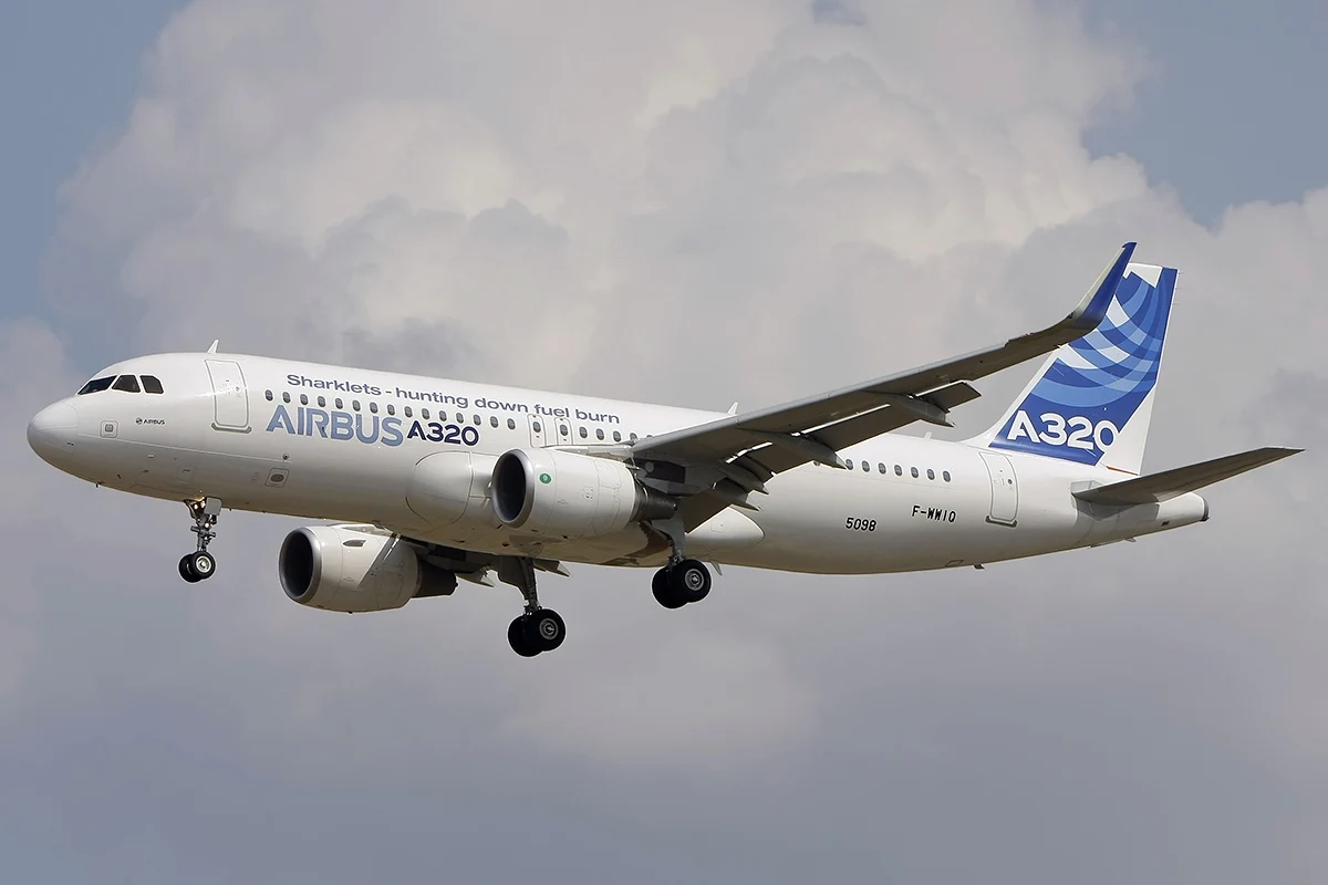 Aircraft on the runway representing aircraft leasing services