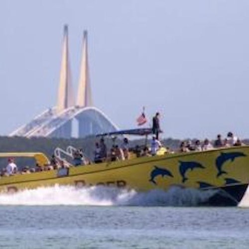 See the skyline as we pass by in the boat