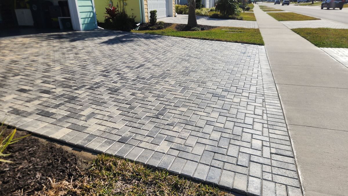 Clean sealed paver driveway in Central Florida after professional paver cleaning and sealing