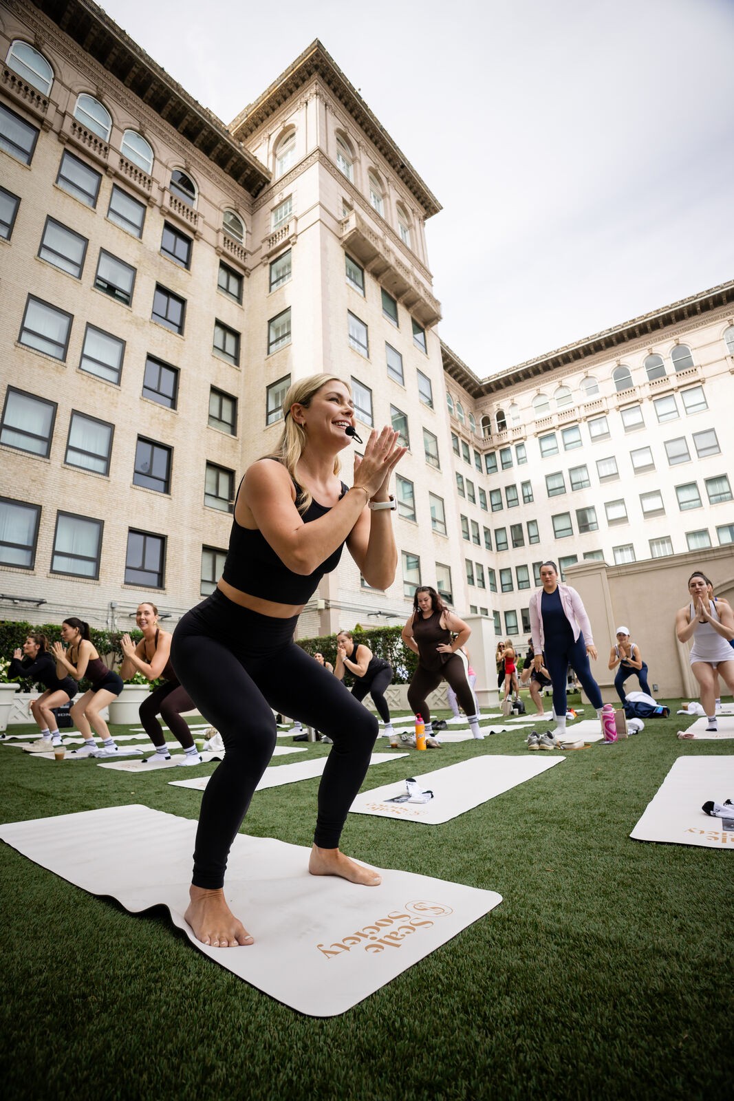 Moxie event, a pose against the hotel facade
