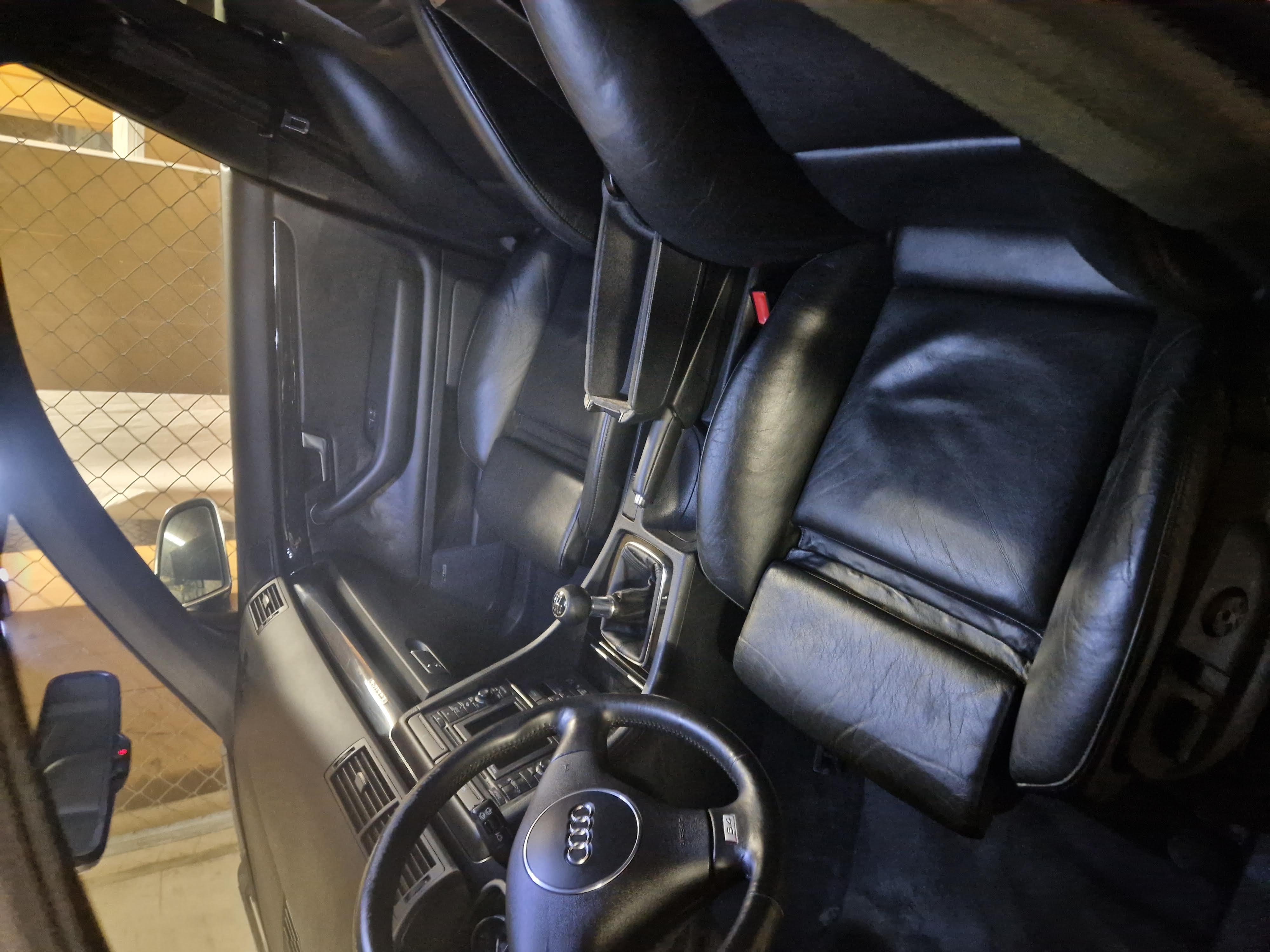 Sauberer und schimmelfreier Fahrzeuginnenraum nach Schimmelentfernung in Zürich