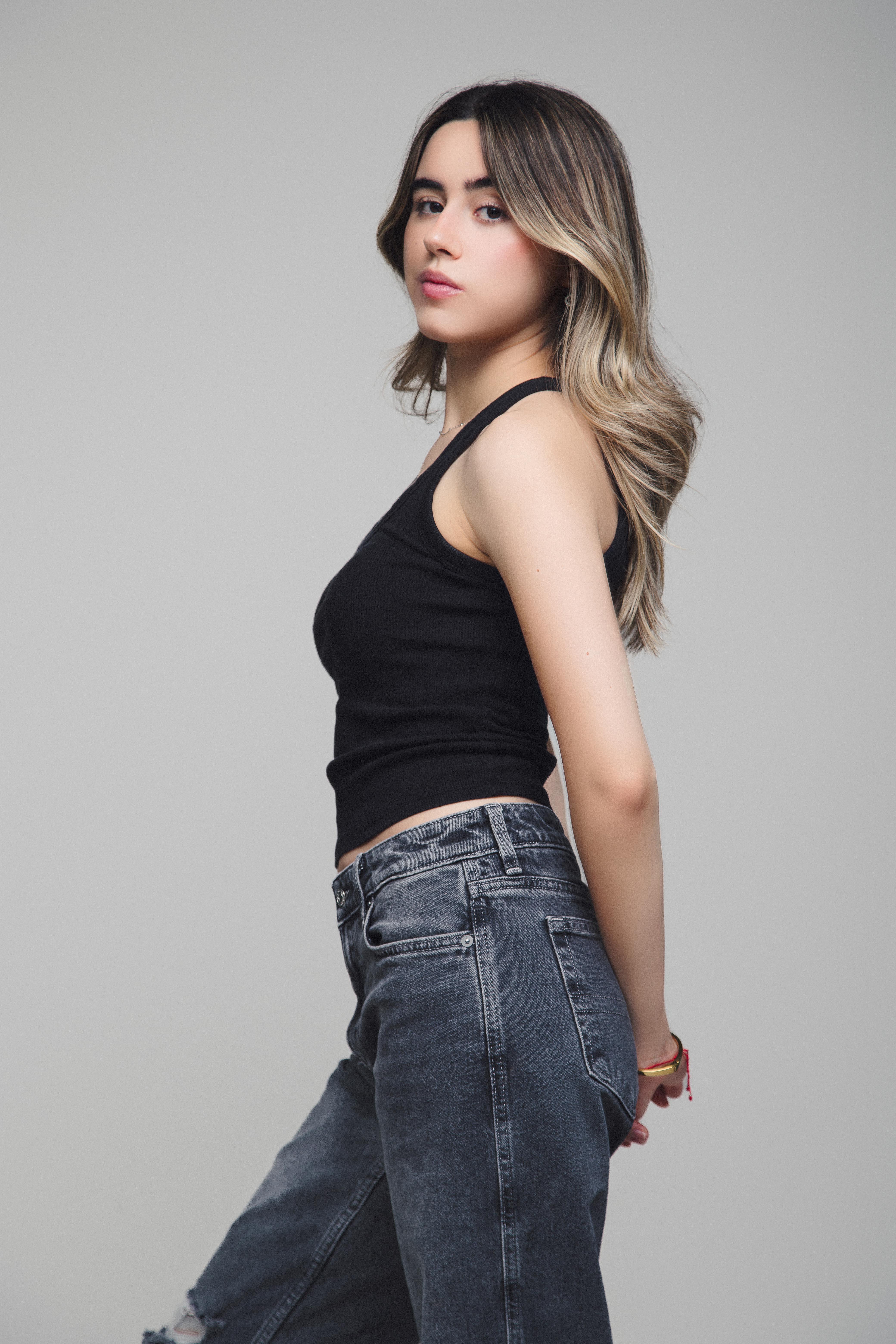 Jimena Almaraz — 4