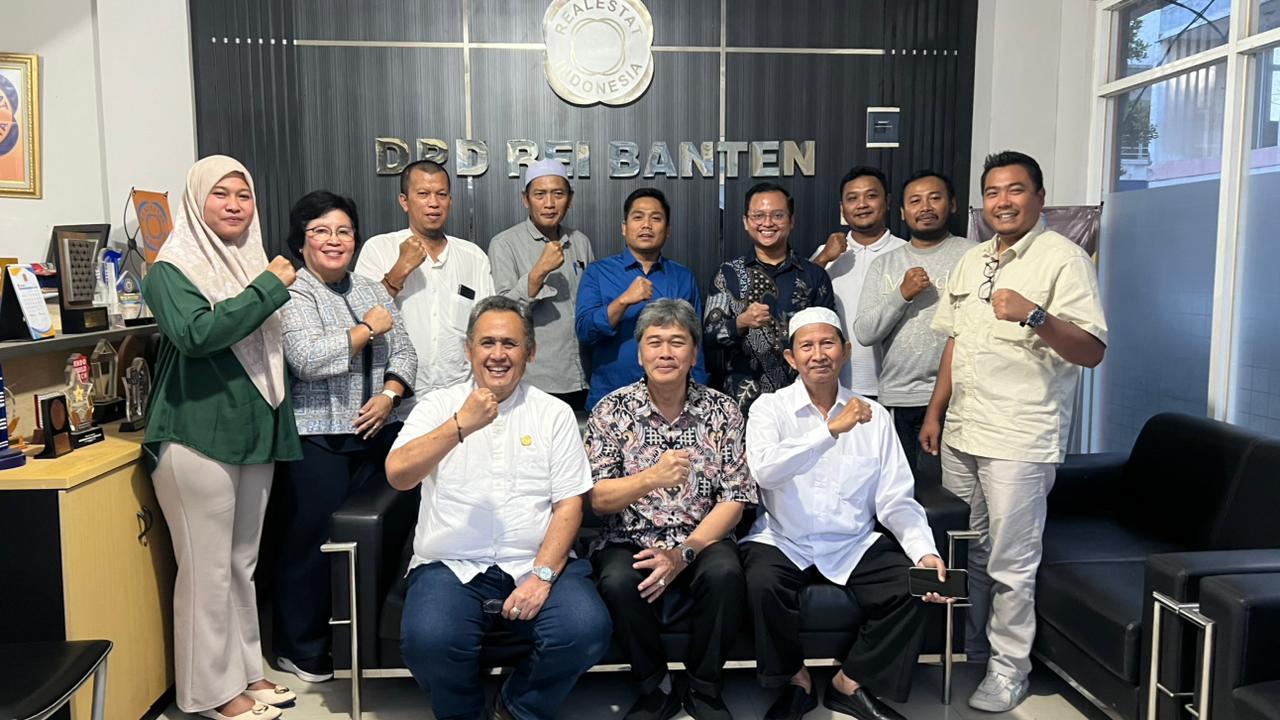 AutoKon team and DPD REI Banten members at the socialisation meeting in Serang