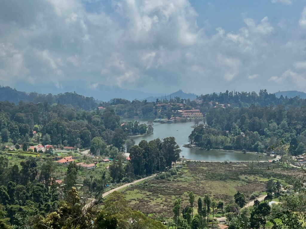 Upper Lake View Point in Kodaikanal with a beautiful view of the lake and the resorts near it.