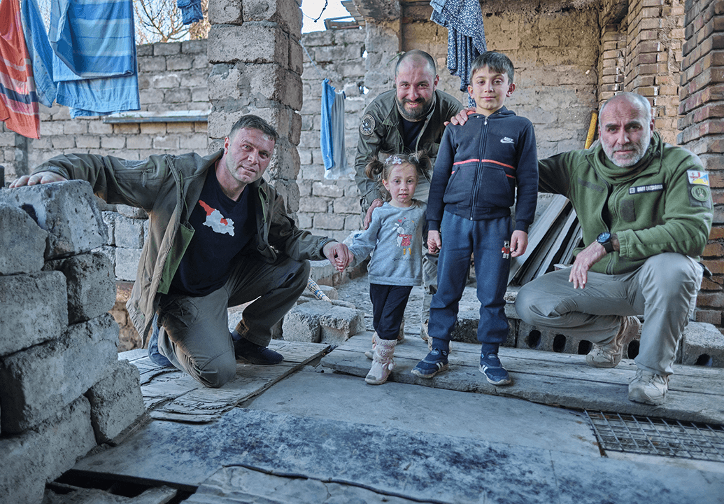 LifeLine.GE volunteers with residents of a village near the occupation line