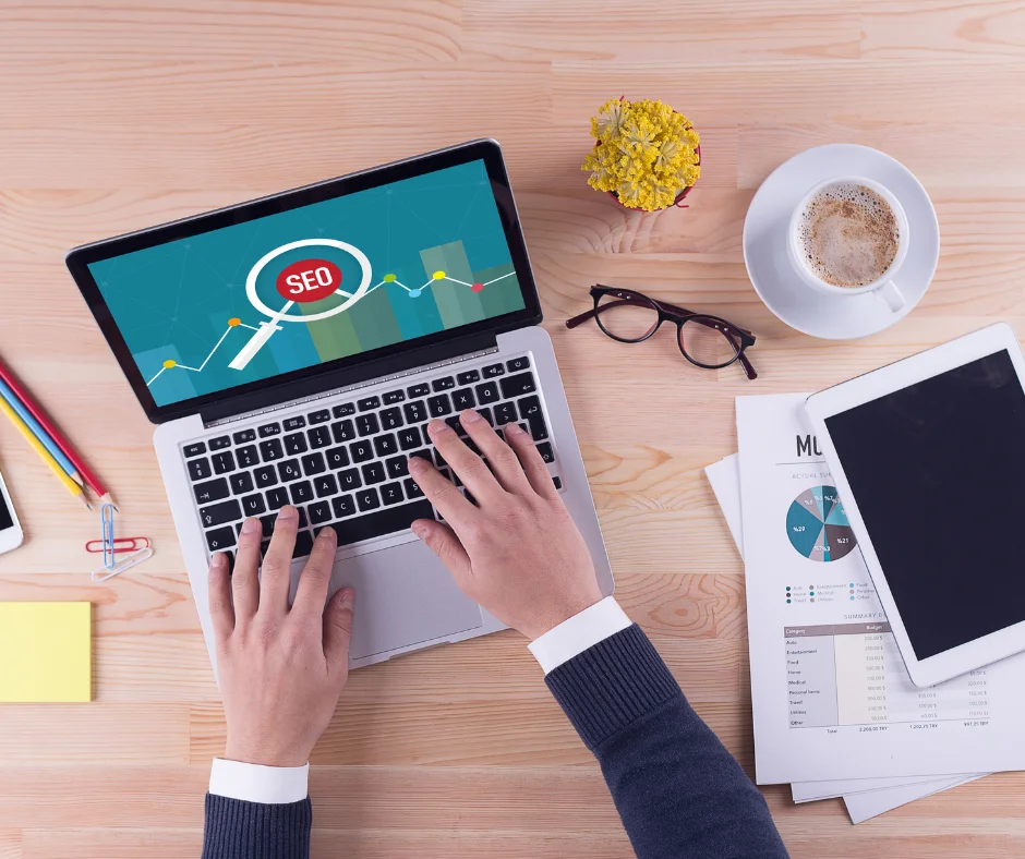 A marketer working on seo in office