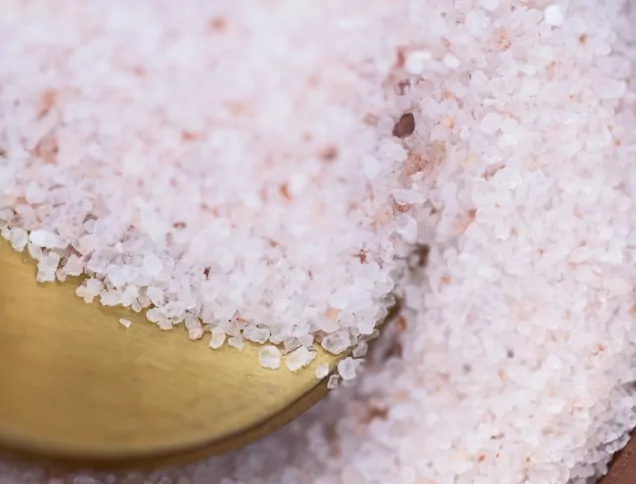 Himalayan pink salt on a wooden spoon