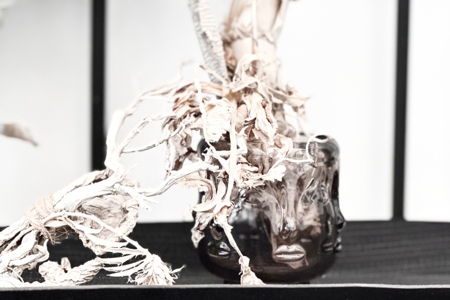 Minimal floral arrangement in light tones