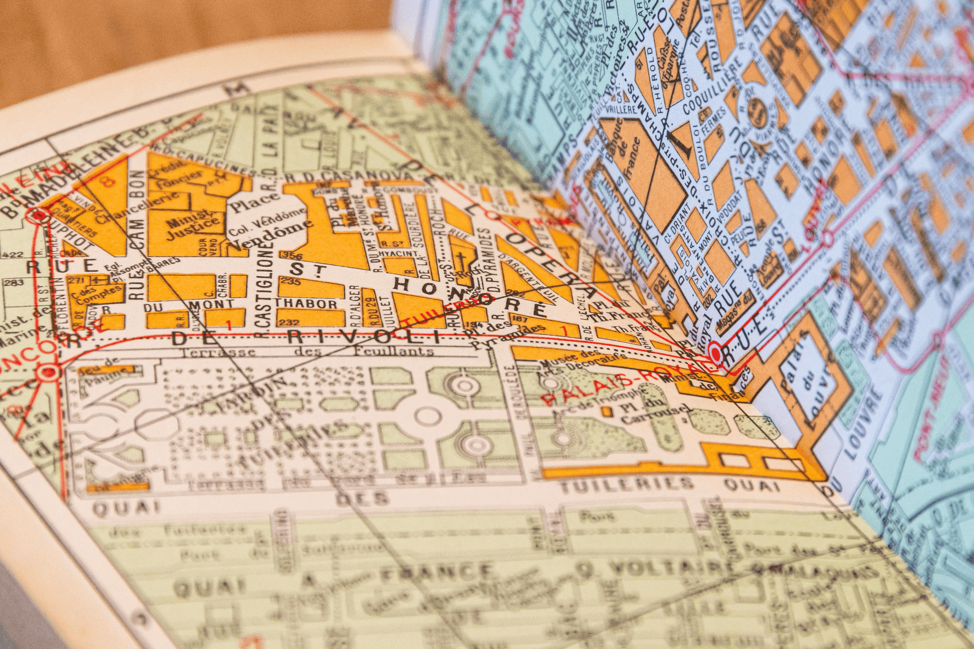 cover-def-con-navigating-the-chaos (https://unsplash.com/photos/a-close-up-of-a-map-on-a-table-o13boYCGD2M)