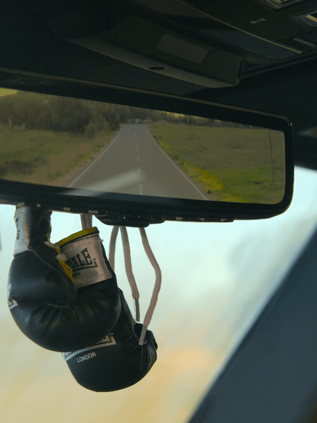 Defender 90 V8 interior