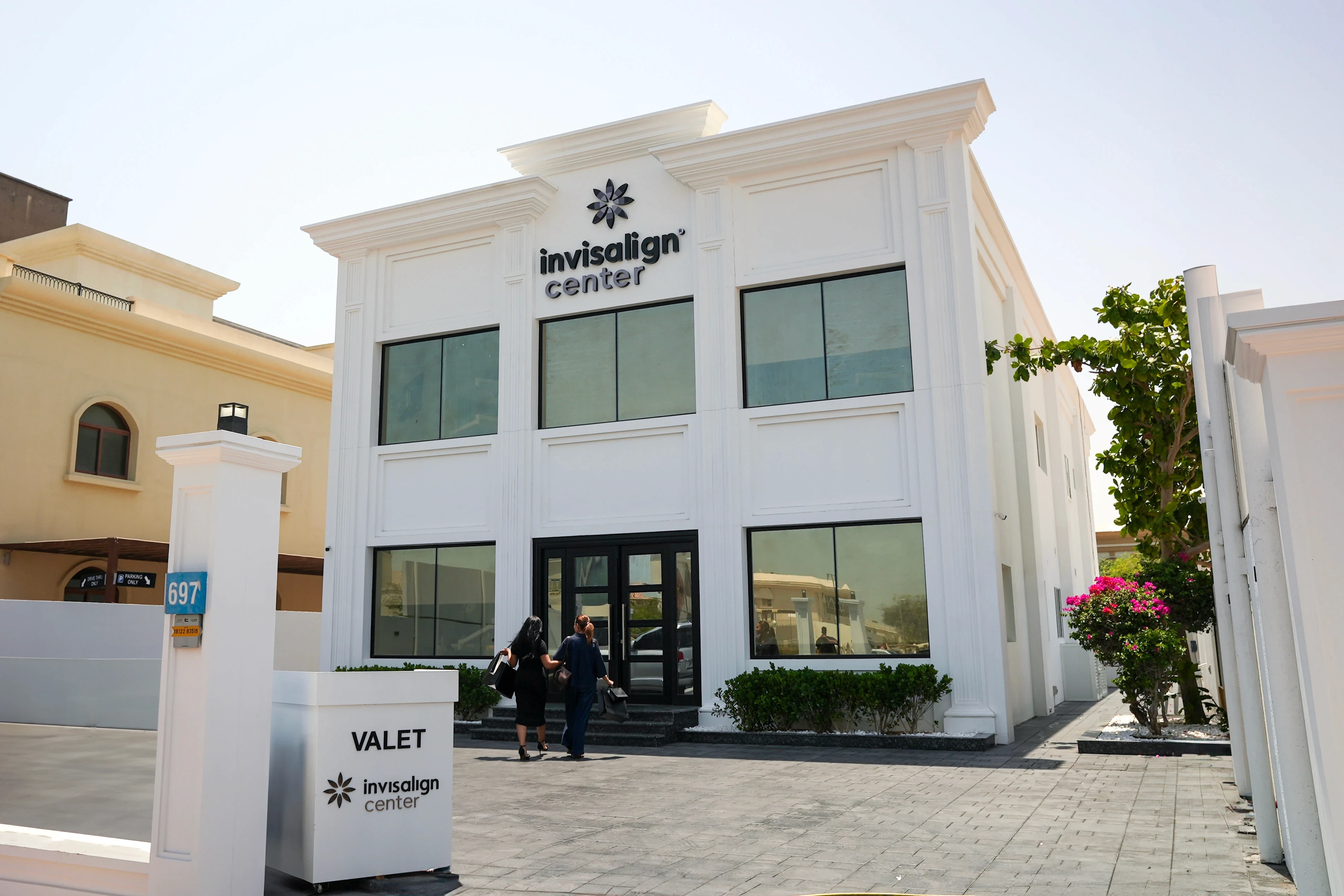 لقطة خارجية لمركز انفزلاين الطبي في دبي.