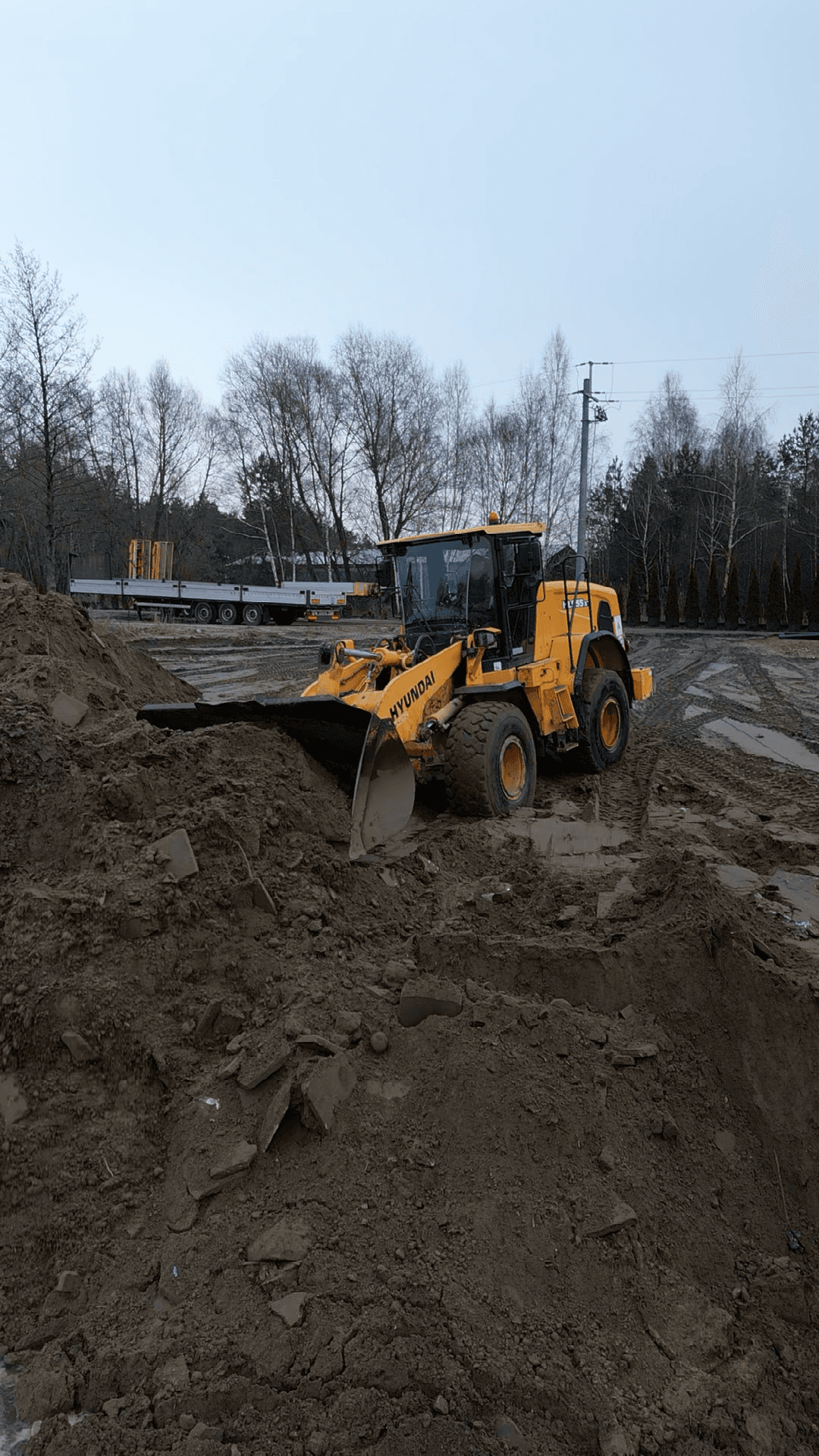 Hyundai przy robotach ziemnych Ładowarka kołowa Hyundai prace ziemne plac budowy Poznań KRBM
