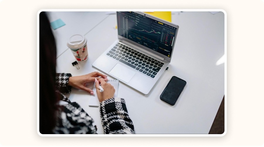 Person analyzing niche KPIs on a laptop