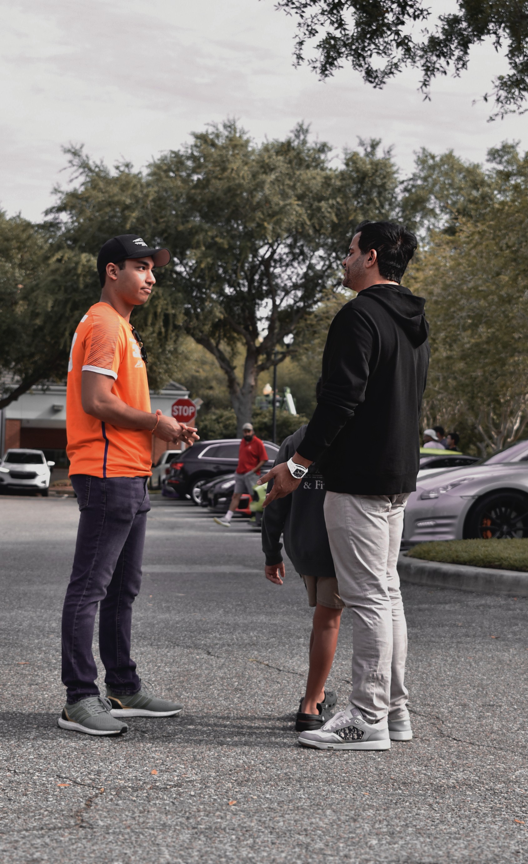 Kamran Farid speaking to a young entrepreneur