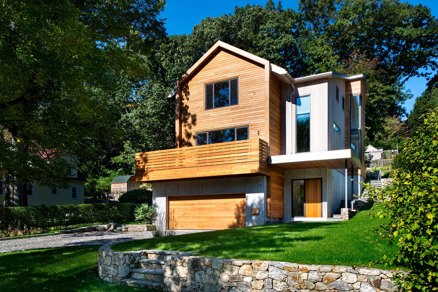 Photo by Frank Ariuba