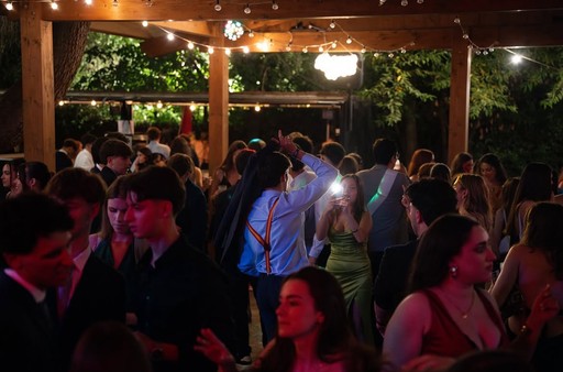 Mesa de catering en evento universitario premium en Barcelona